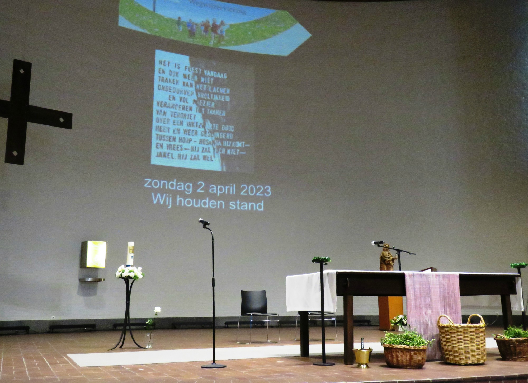 Catechesemoment 6 - Eerste communicanten 2023 - Wegwijzerviering - Palmzondag - Sint-Anna-ten-Drieënparochie, Antwerpen Linkeroever